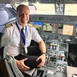 航空業衝上雲霄 外籍機師逐夢香港